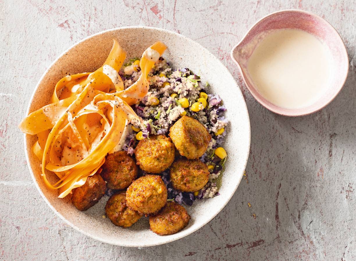 Falafelbowl met kruidige couscous