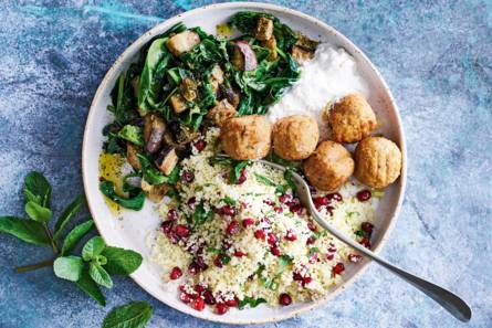 Marokkaanse couscous met aubergine en falafel