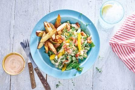 Zomerse salade met mango, rivierkreeft en ovenaardappelen