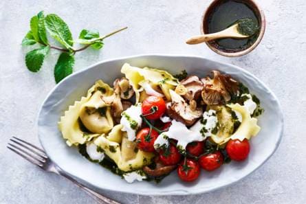 Verse tortelloni met buffelmozzarella & tomaatjes
