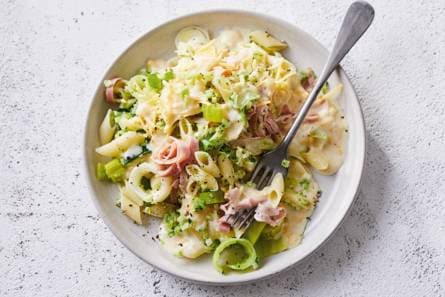 Penne met ham en verstopte groente