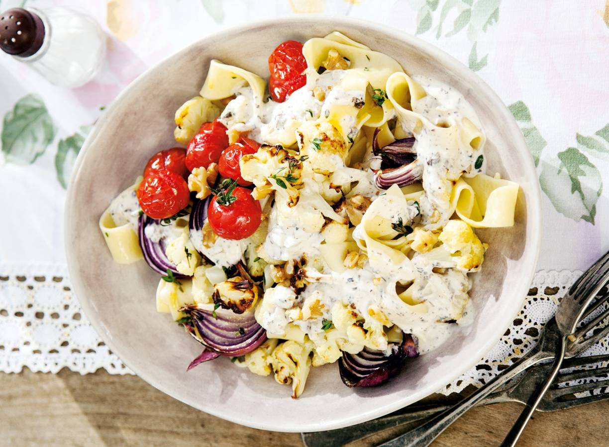 Pappardelle met truffel-roomsaus, geroosterde bloemkool & walnoten