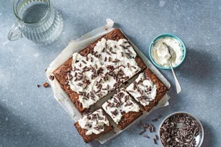 Brownies met chococurls & yoghurttopping