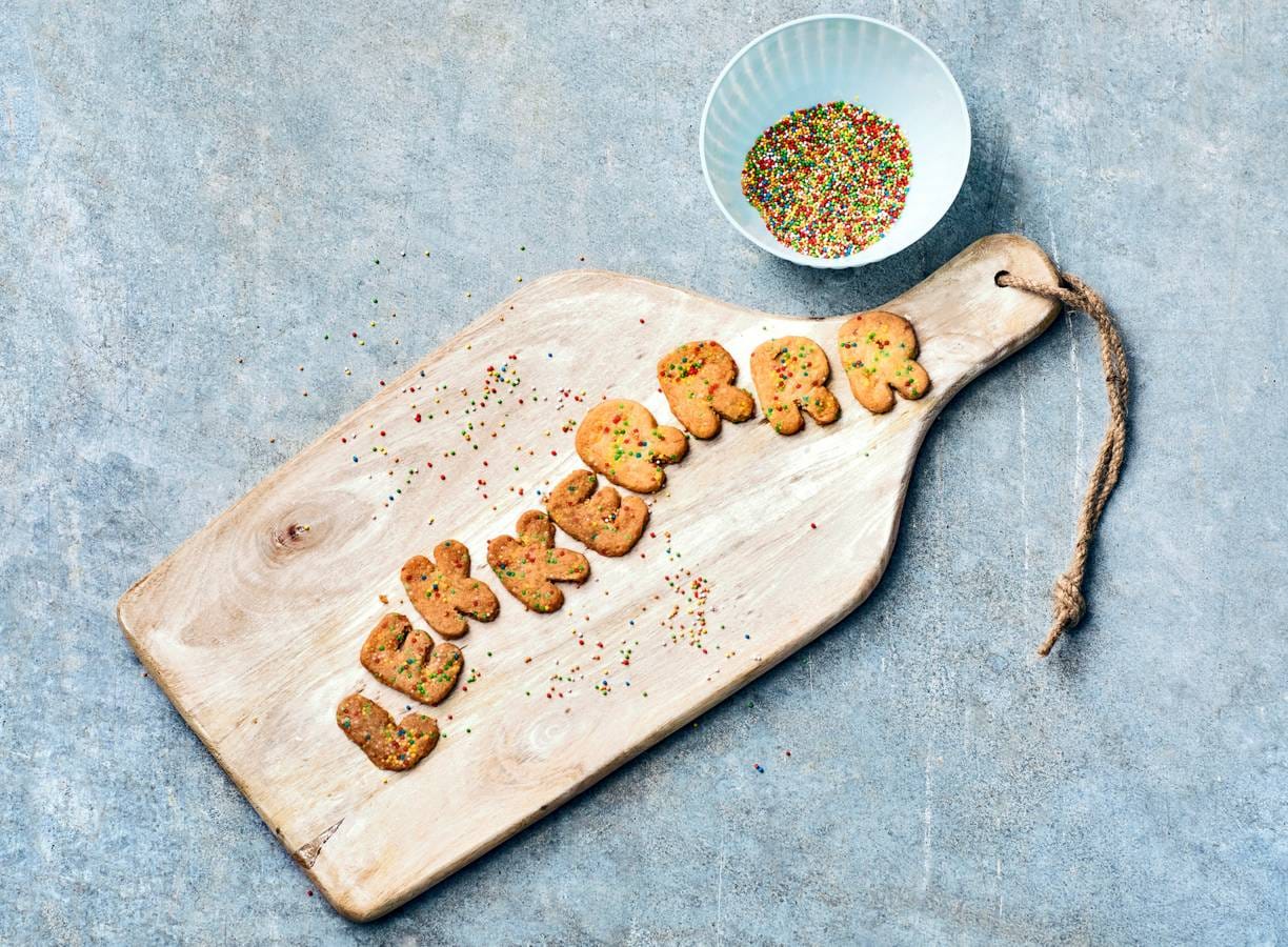 Letterzandkoekjes met discodip