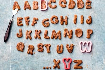 No bake dadel-cashew-letterkoekjes