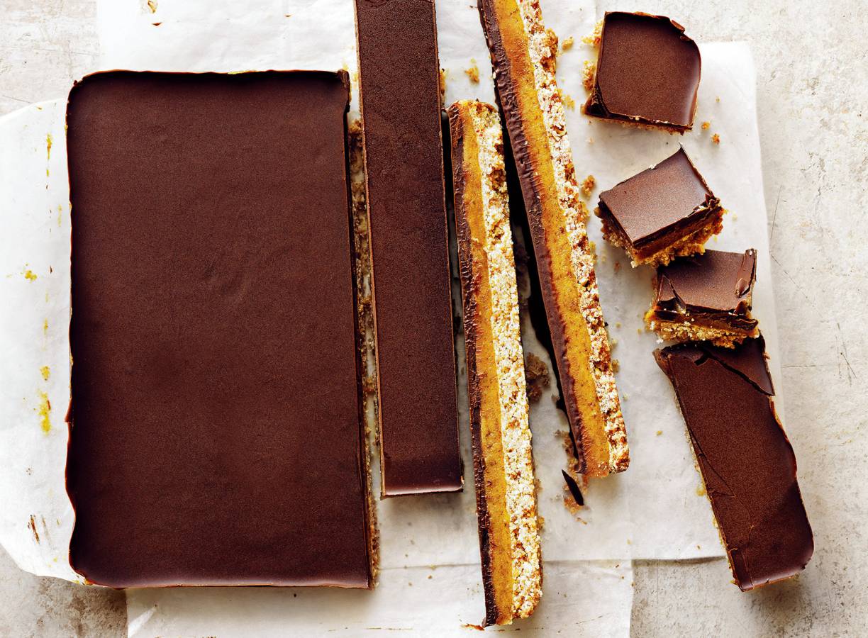 Chocolade-karamelplaatkoek van Donna Hay