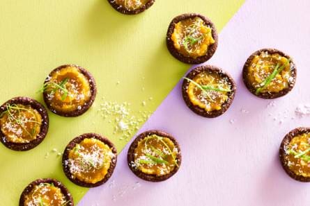 Dadel-abrikozentartelettes met gember