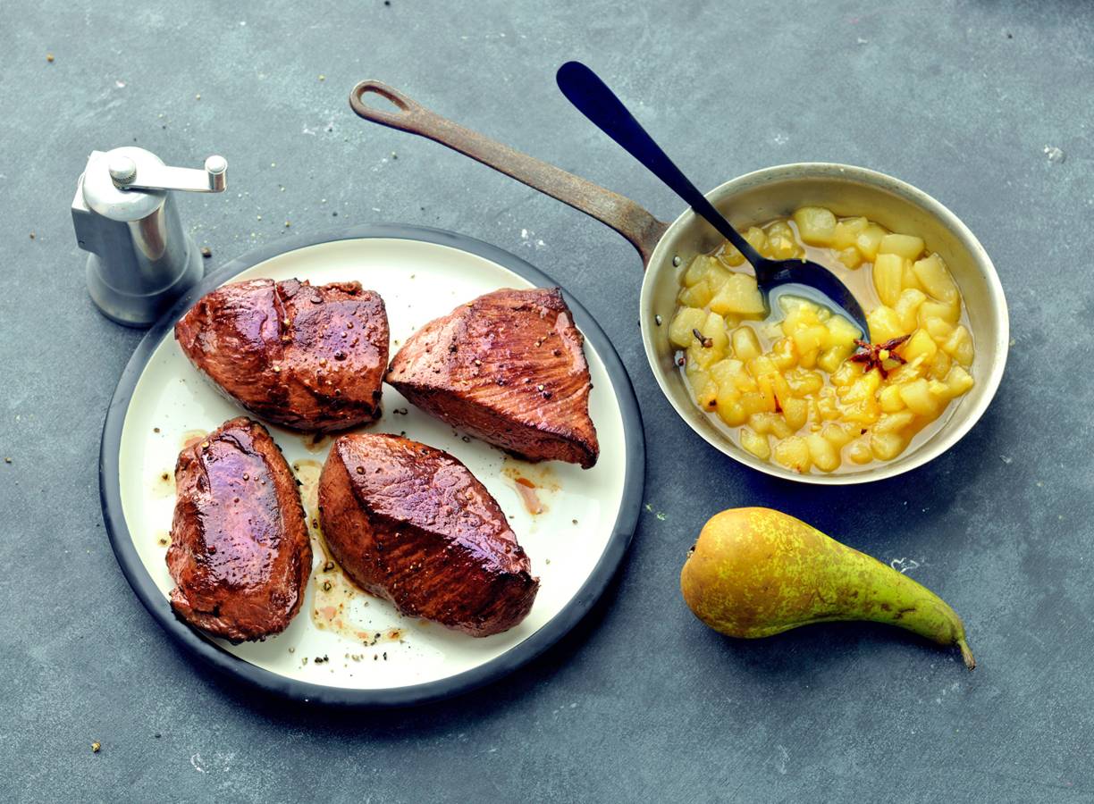 Gebakken hertenbiefstuk met perenchutney
