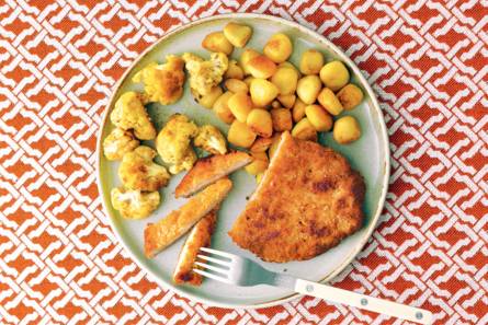 Schnitzel met krieltjes en kerriebloemkool