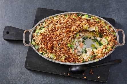 Visragout uit de oven met prei en volkorencrumble