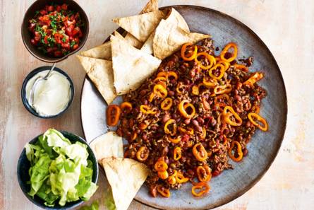 Burritoschotel met knapperige tortillapuntjes