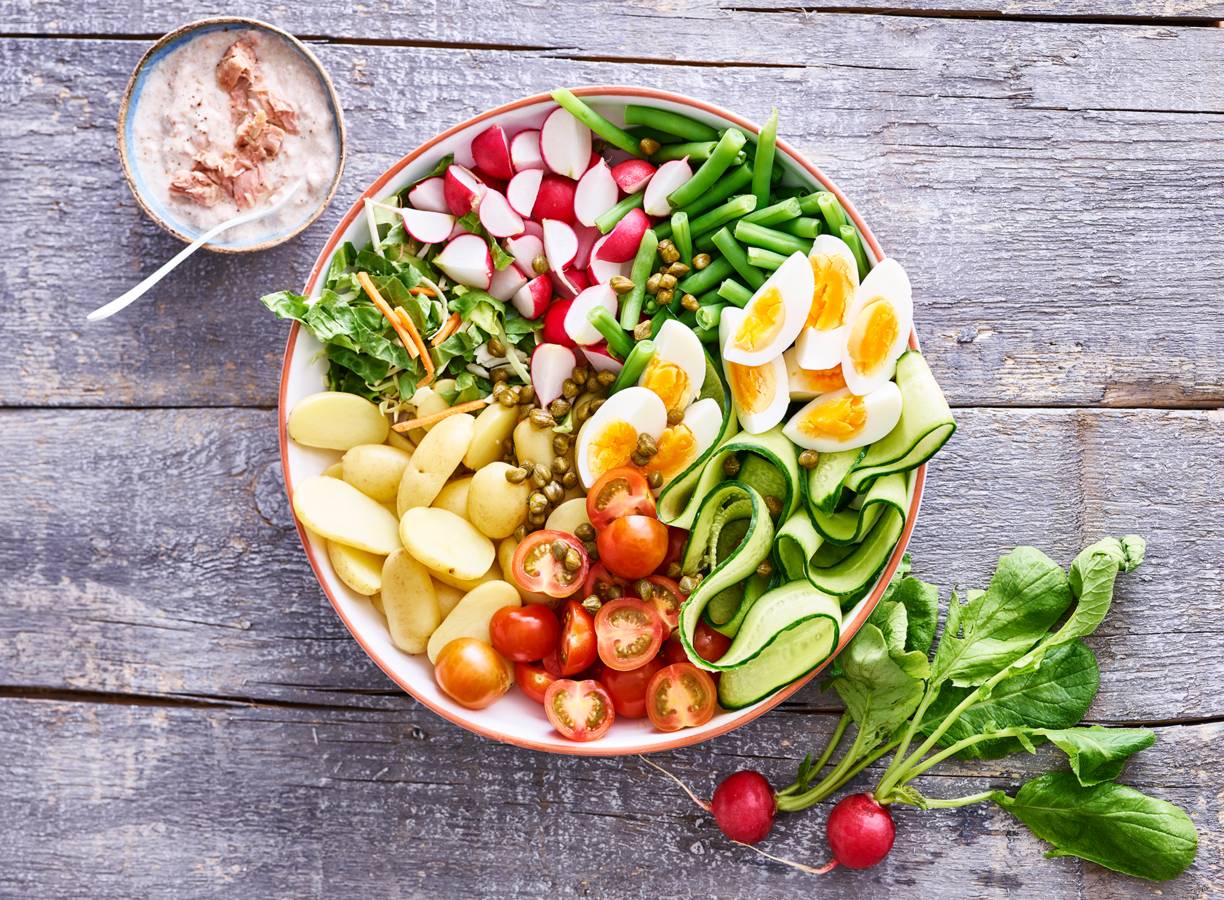 Zomerse niçoise met krieltjes en tonijn