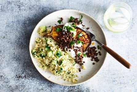 Geroosterde aubergine met linzen & komkommercouscous