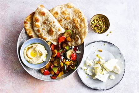 Mezze met zelfgemaakt platbrood