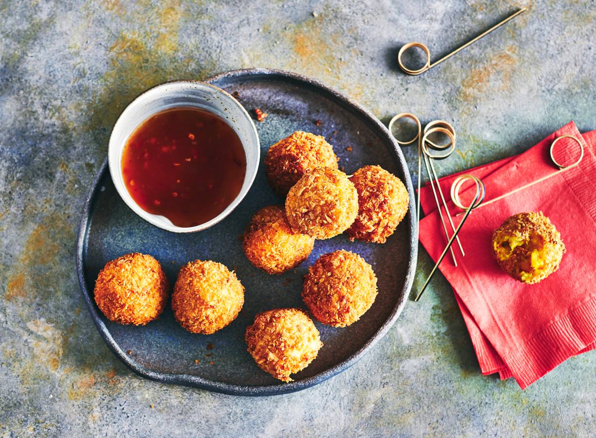 Pompoenbitterballen met geitenkaas en chorizo