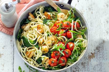 Linguine met gepofte cherrytomaat en garnalen
