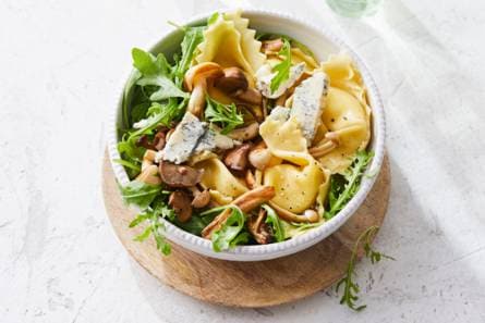 Tortelloni met blauwe kaas & gemengde paddenstoelen
