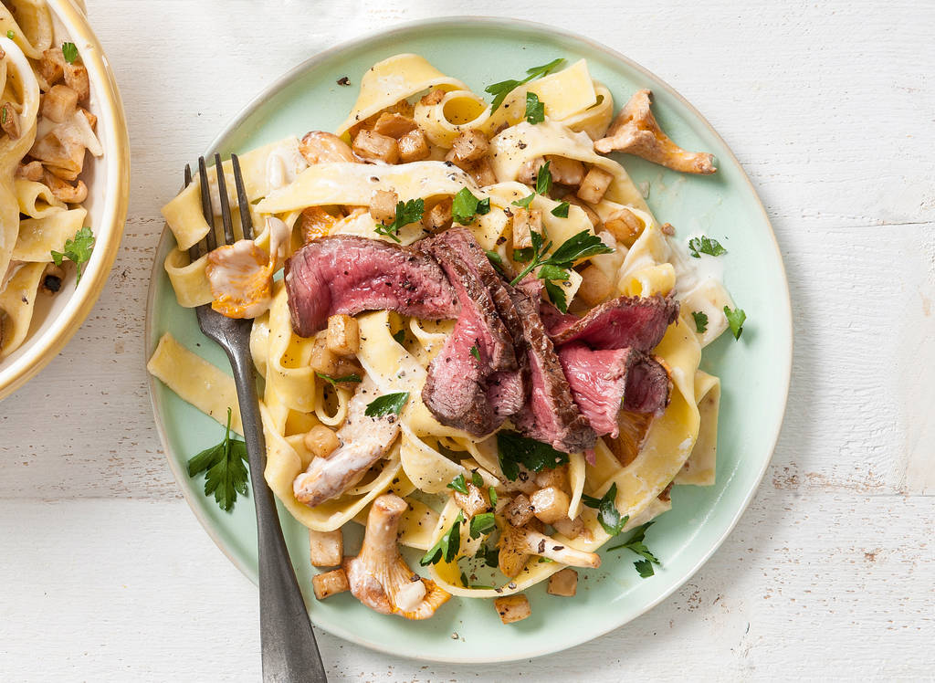 Luxe Pappardelle Met Biefstuk Knolselderij En Paddenstoelen Recept Allerhande Albert Heijn