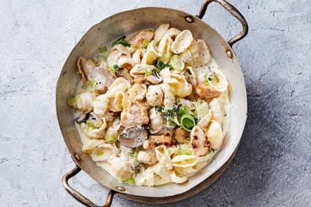 Pasta met kip en prei in champignonroomsaus