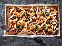 Heerlijke toppings, makkelijk, snel en lekker: plaattaart is een alledaagse favoriet.