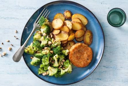 Zalmburger met broccoli & rozemarijnaardappeltjes