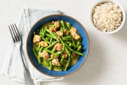 Romige kipcurry met rijst en sperziebonen