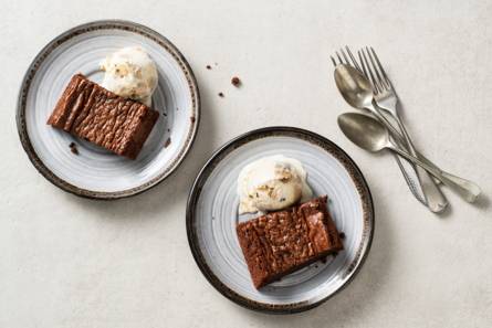 Warme brownies met cookie dough ijs