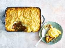 Gehakt en aardappelpuree zijn samen de basis van een klassieke cottage pie. 