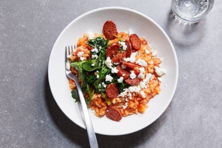 Tomatenrisotto met chorizo, spinazie en witte kaas