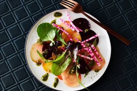 Bietencarpaccio met pistachepesto