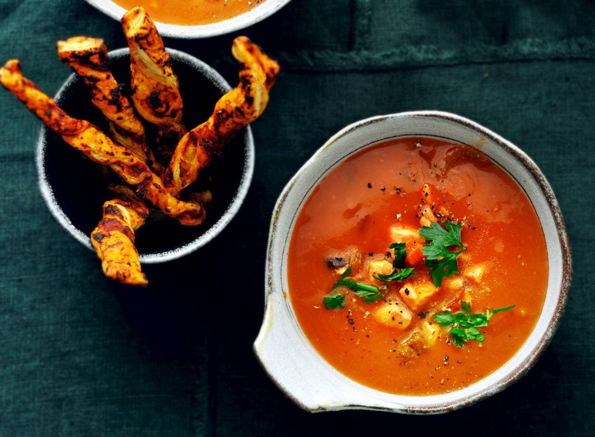 Bouillabaissesoep met gekruide soepstengels