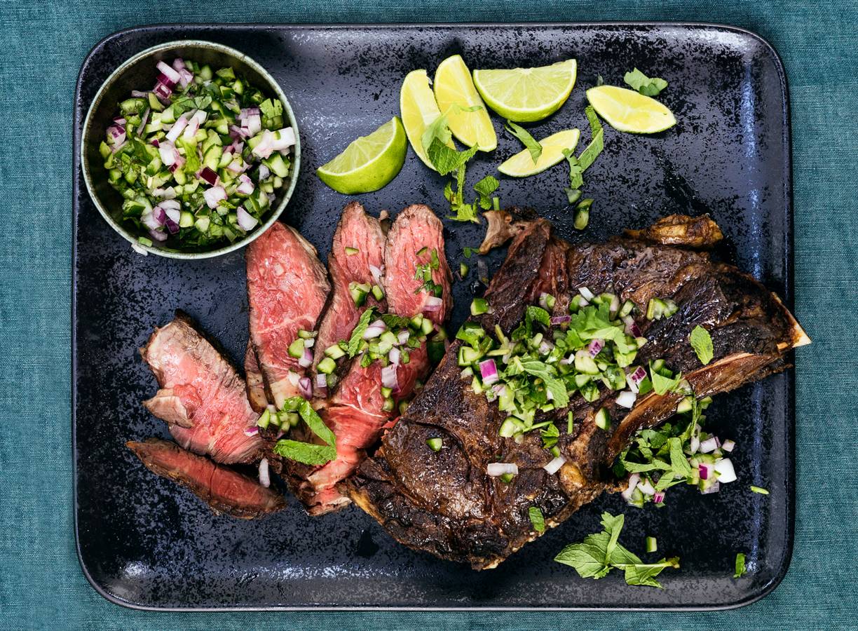 Gekruide côte de boeuf met Vietnamese salsa