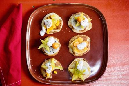Kokospannenkoekjes met tropisch fruit
