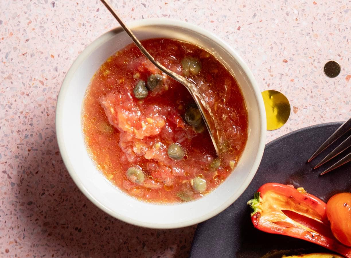 Tomatensalsa van geraspte rauwe tomaten