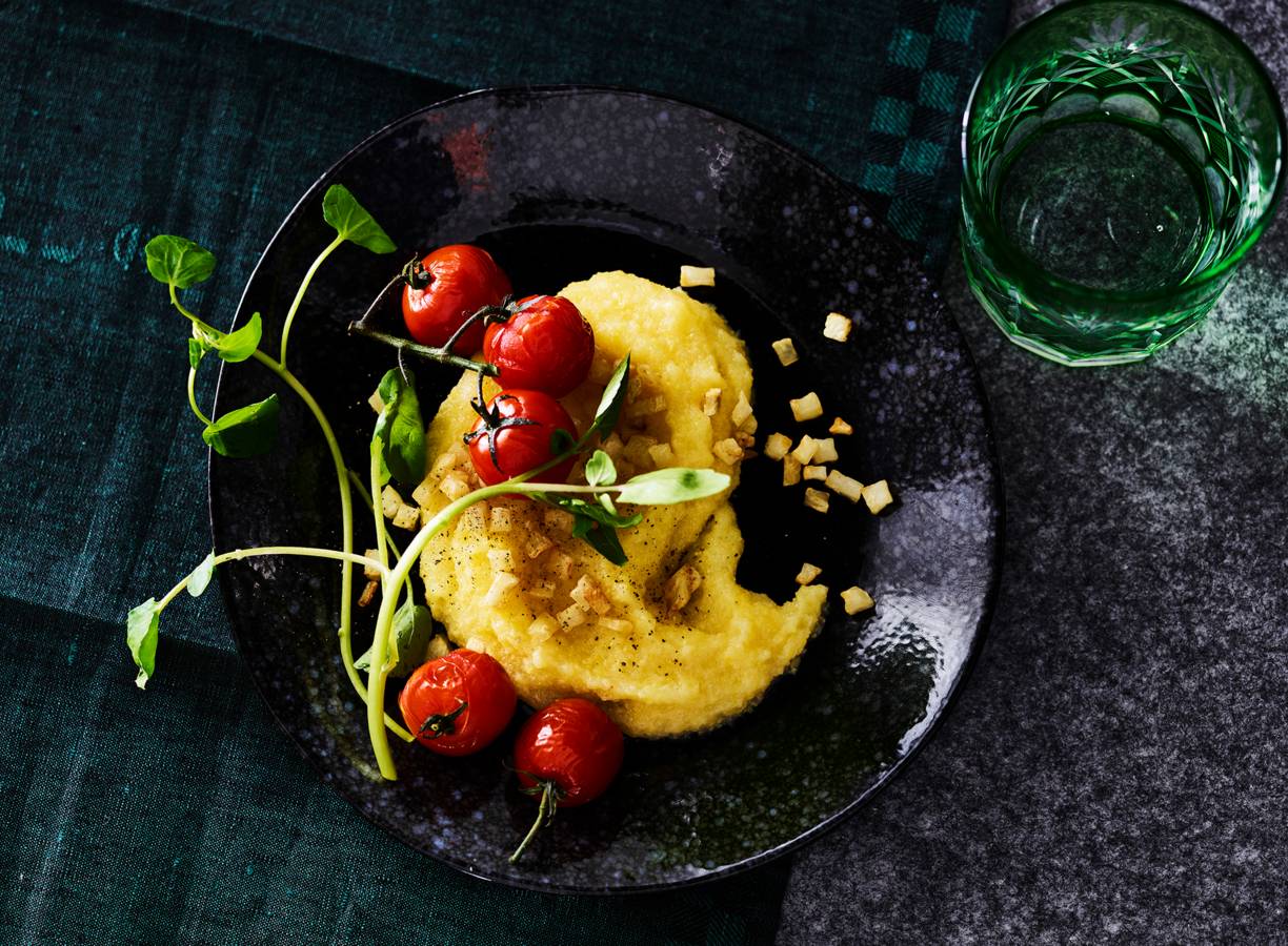 Truffelpolenta met knolselderij en tomaatjes maken