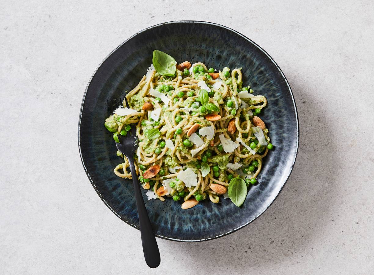 Volkorenlinguine met courgettepesto