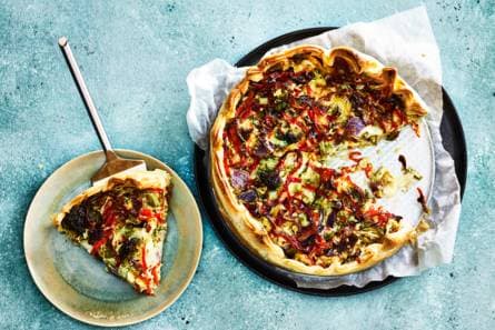Hartige taart met zoete puntpaprika & oude kaas