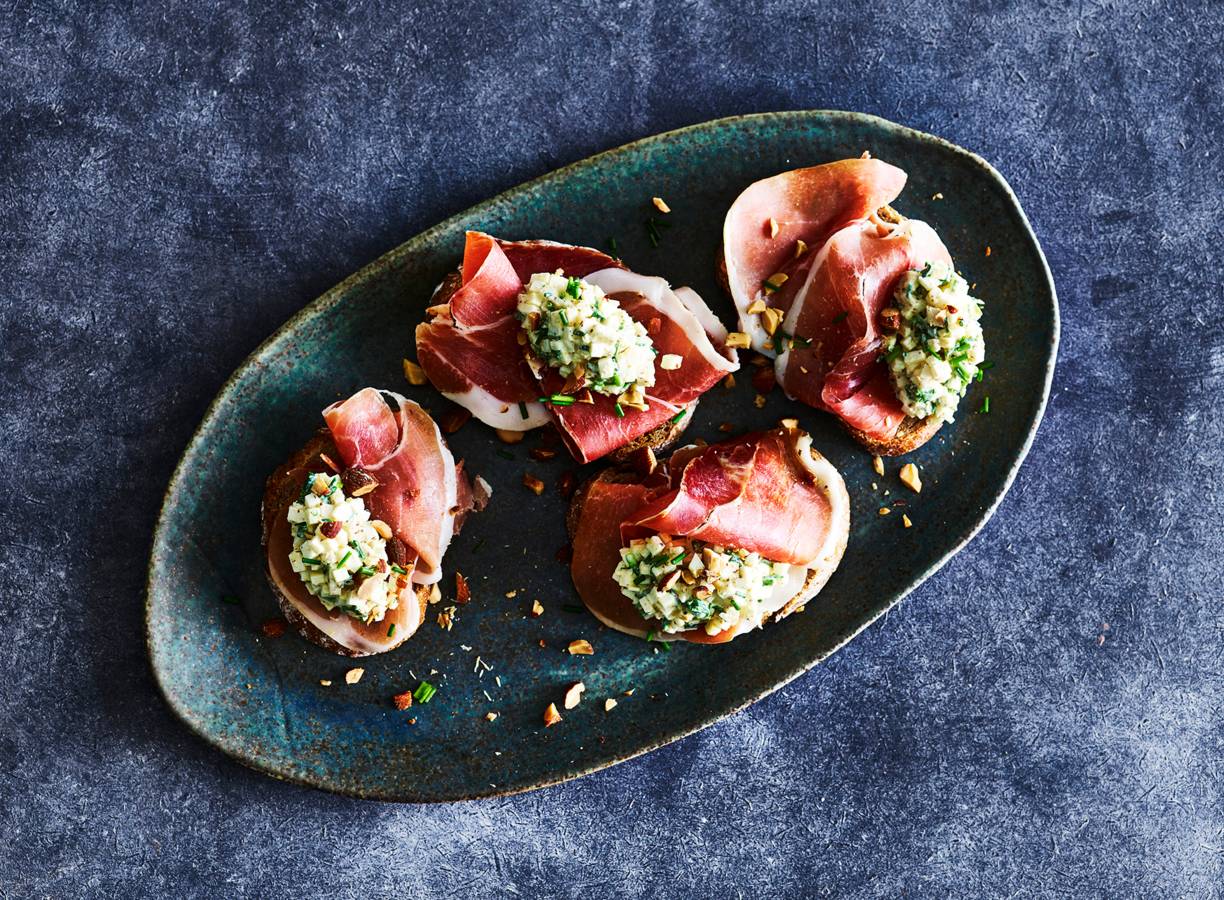 Toast met serranoham & zelfgemaakte knolselderijremoulade