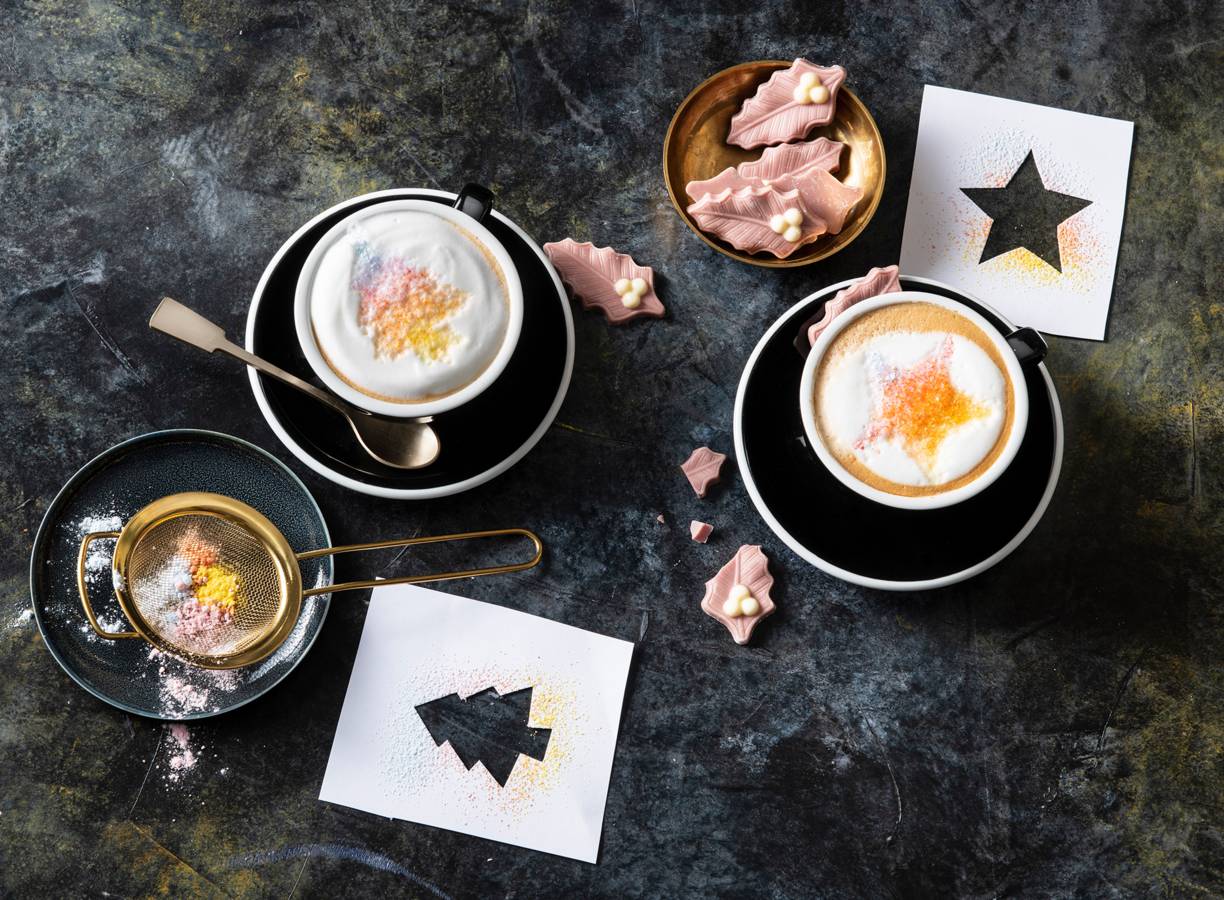 Cappuccino met kerstboom