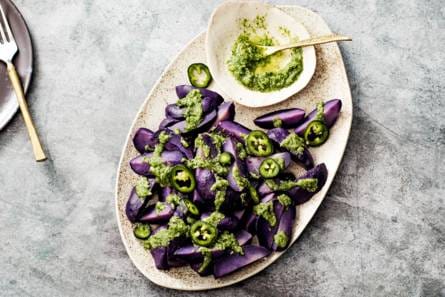 Paarse truffelaardappeltjes met grove peterseliepesto