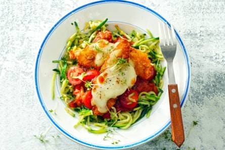Gegratineerde krokante kiphaasjes met courgettespaghetti
