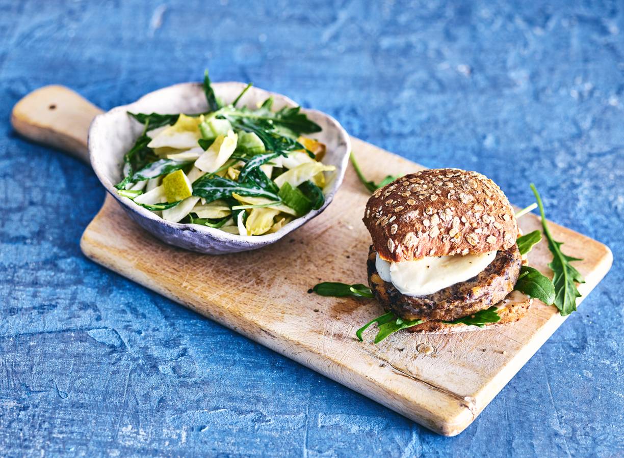 Italiaanse champignonburger met mozzarella & witlofsalade
