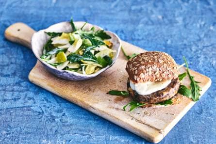 Italiaanse champignonburger met mozzarella & witlofsalade