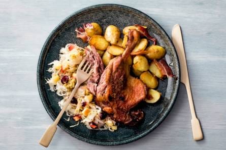 Confit de canard met zuurkool en krieltjes