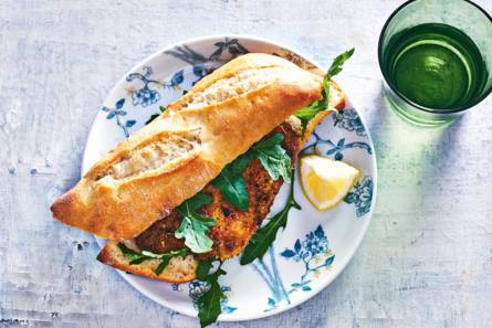 Broodje spicy kalkoenschnitzel