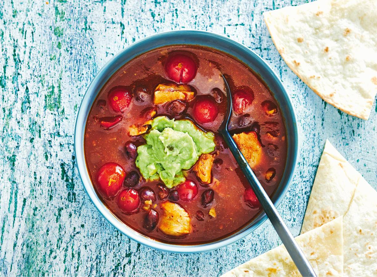 Supersnel spicy bonensoepje met guacamole