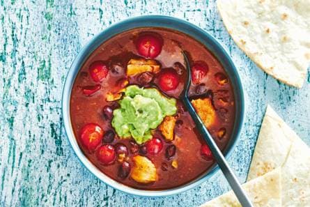 Supersnel spicy bonensoepje met guacamole