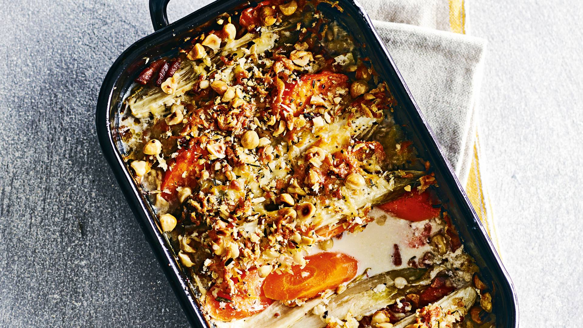 Witlof & wortel gegratineerd met panko, hazelnoten & spek recept