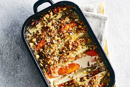 Witlof & wortel gegratineerd met panko, hazelnoten & spek