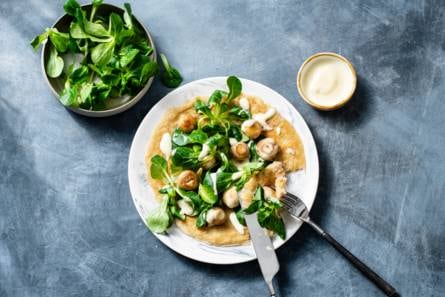 Vegan omelet met champignons
